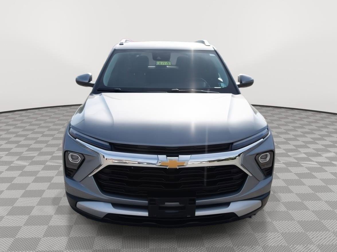 Used 2024 Chevrolet TrailBlazer LT w/ Convenience Package FWD image 2