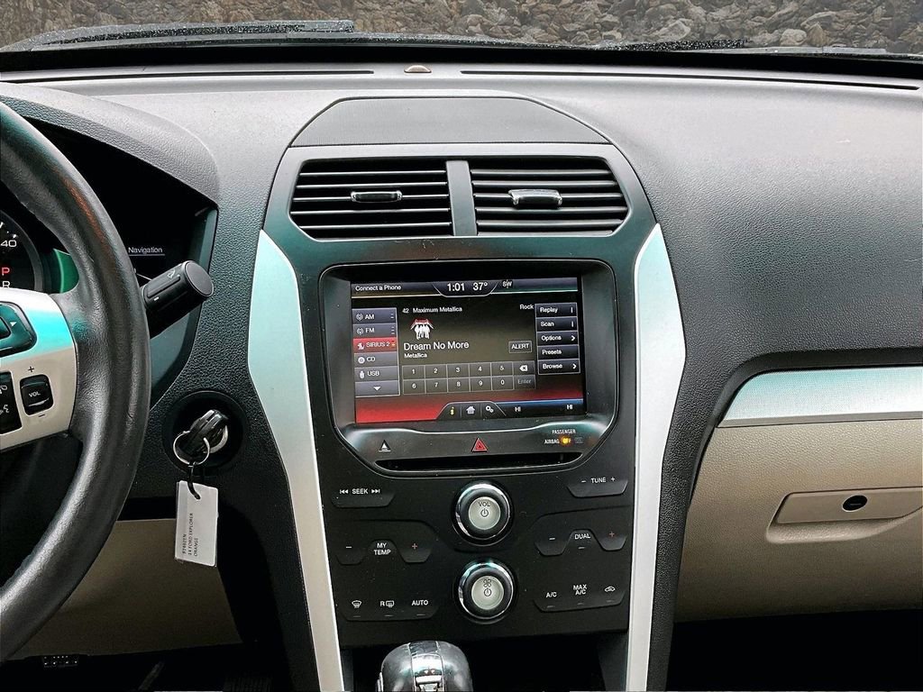 Used 2014 Ford Explorer XLT w/ Equipment Group 202A AWD/4WD image 6