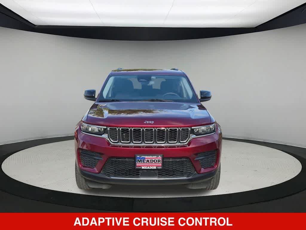Used 2024 Jeep Grand Cherokee Laredo RWD image 9