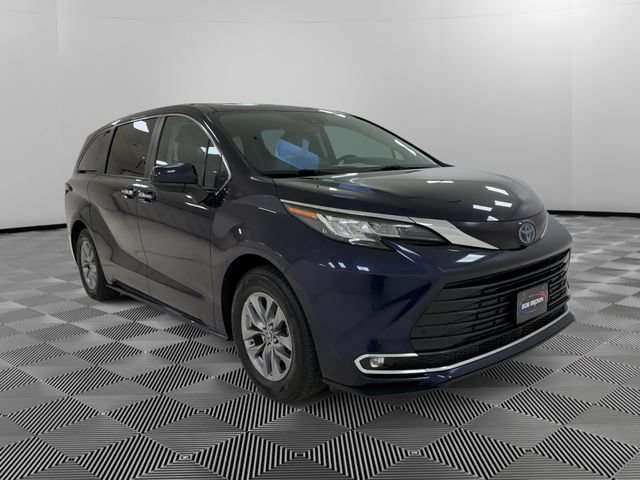 Used 2022 Toyota Sienna XLE FWD image 7