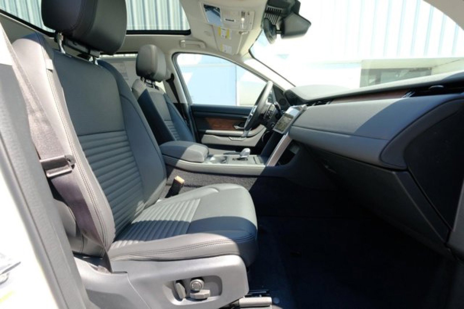 Certified 2024 Land Rover Discovery Sport S image 18