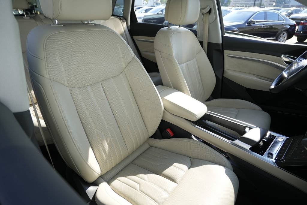 Used 2019 Audi e-tron Prestige AWD/4WD image 35