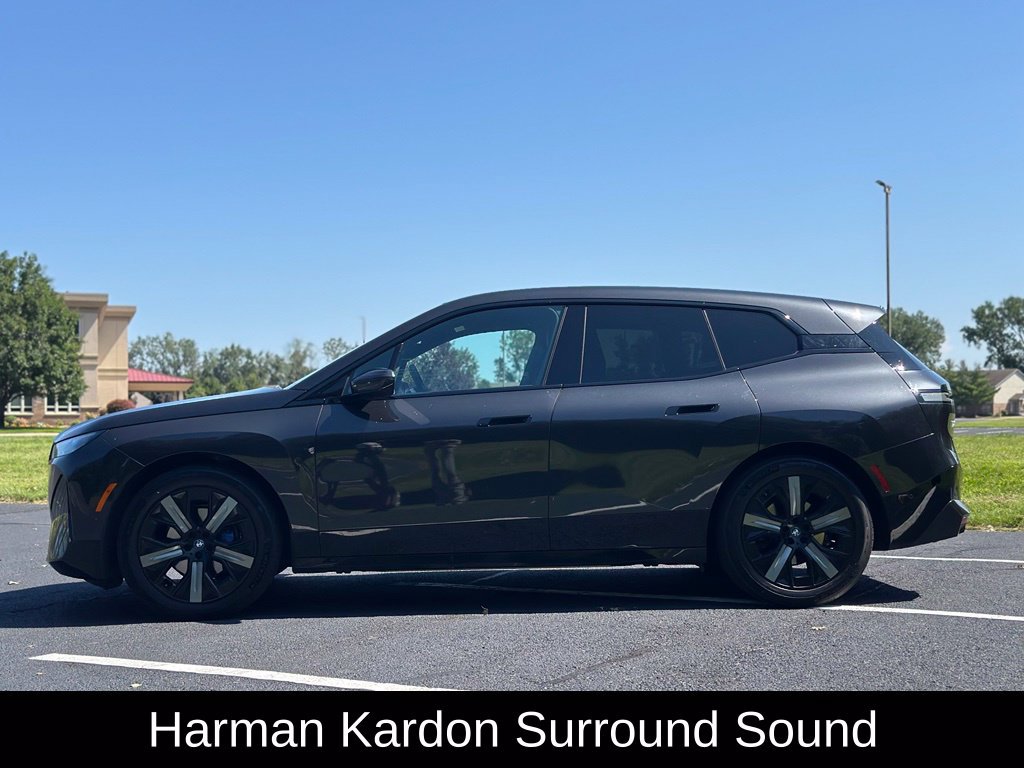 Used 2022 BMW iX xDrive50 w/ Sport Package AWD/4WD image 7