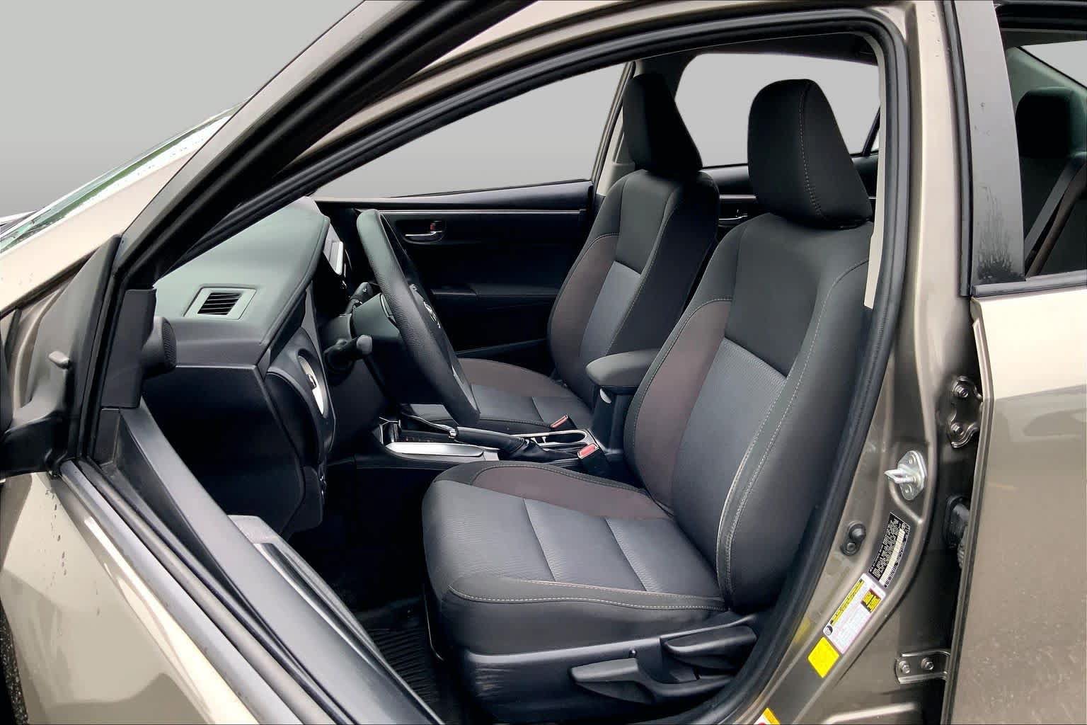 Used 2018 Toyota Corolla LE FWD image 9