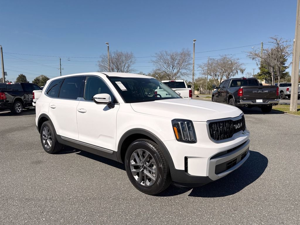 Used 2024 Kia Telluride LX image 1