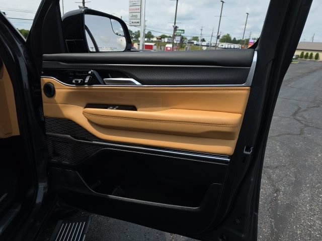 Used 2025 Jeep Grand Wagoneer L Series III w/ Rear Seat Video Group 1 AWD/4WD image 48