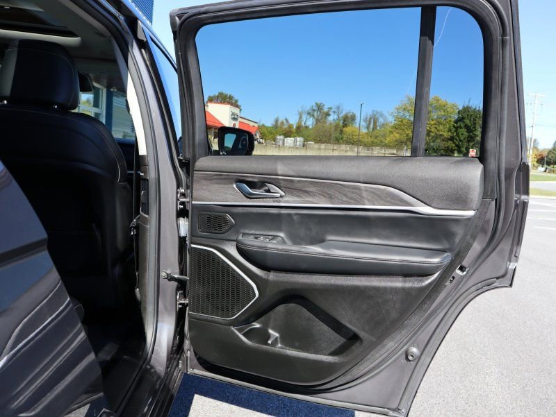 Used 2022 Jeep Grand Cherokee L Limited image 22