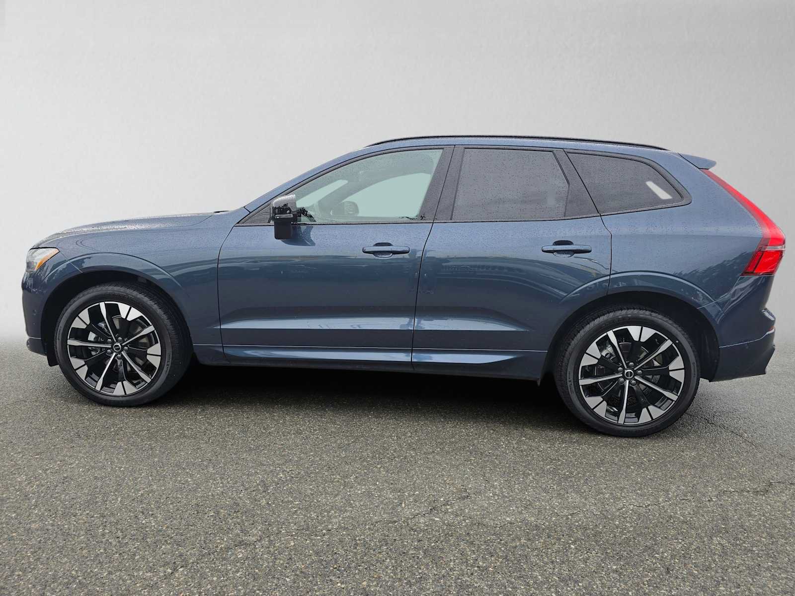 Used 2026 Volvo XC60 B5 Plus w/ Protection Package Premier AWD/4WD image 6