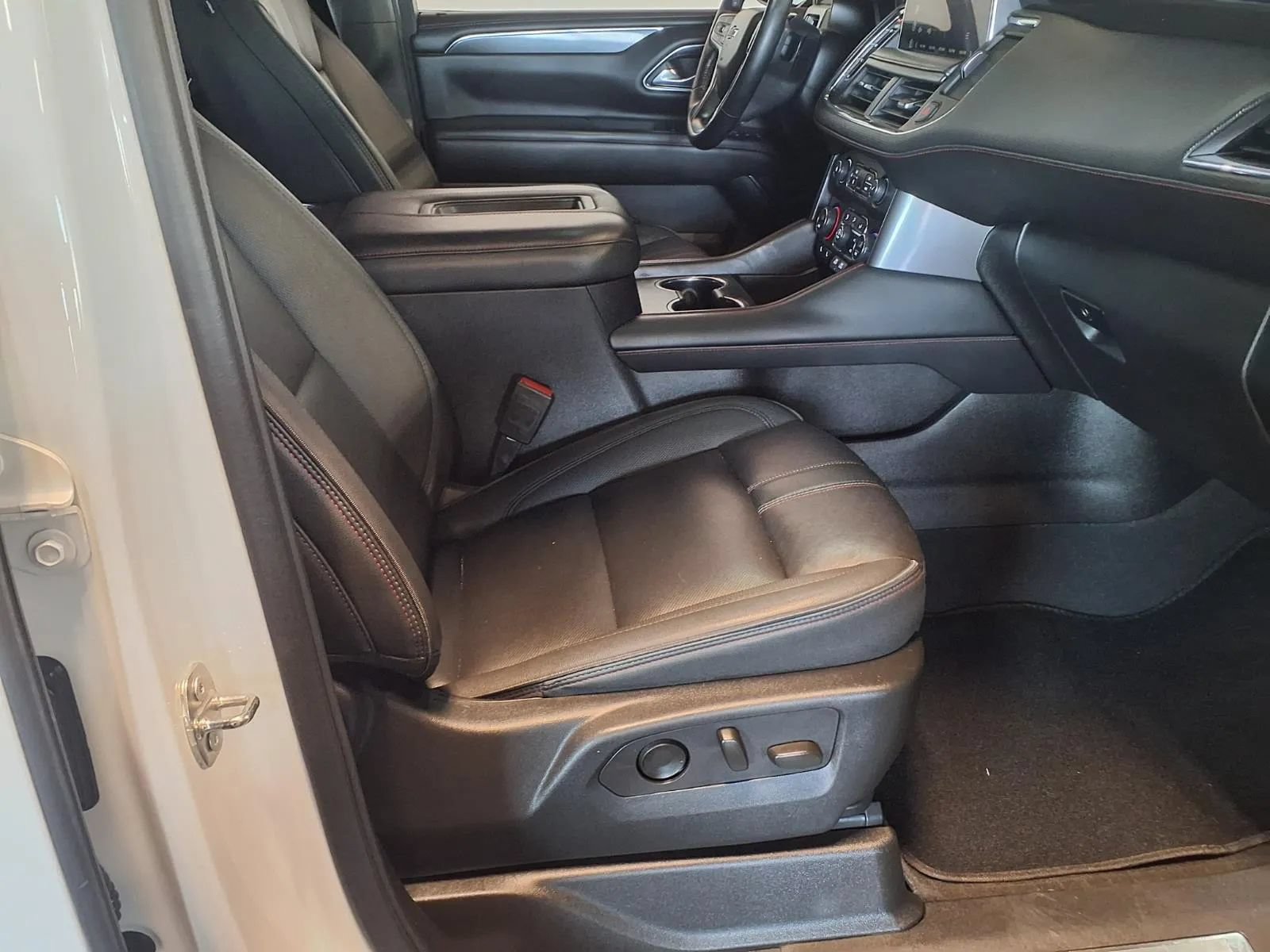 Used 2023 Chevrolet Tahoe RST w/ Luxury Package AWD/4WD image 13