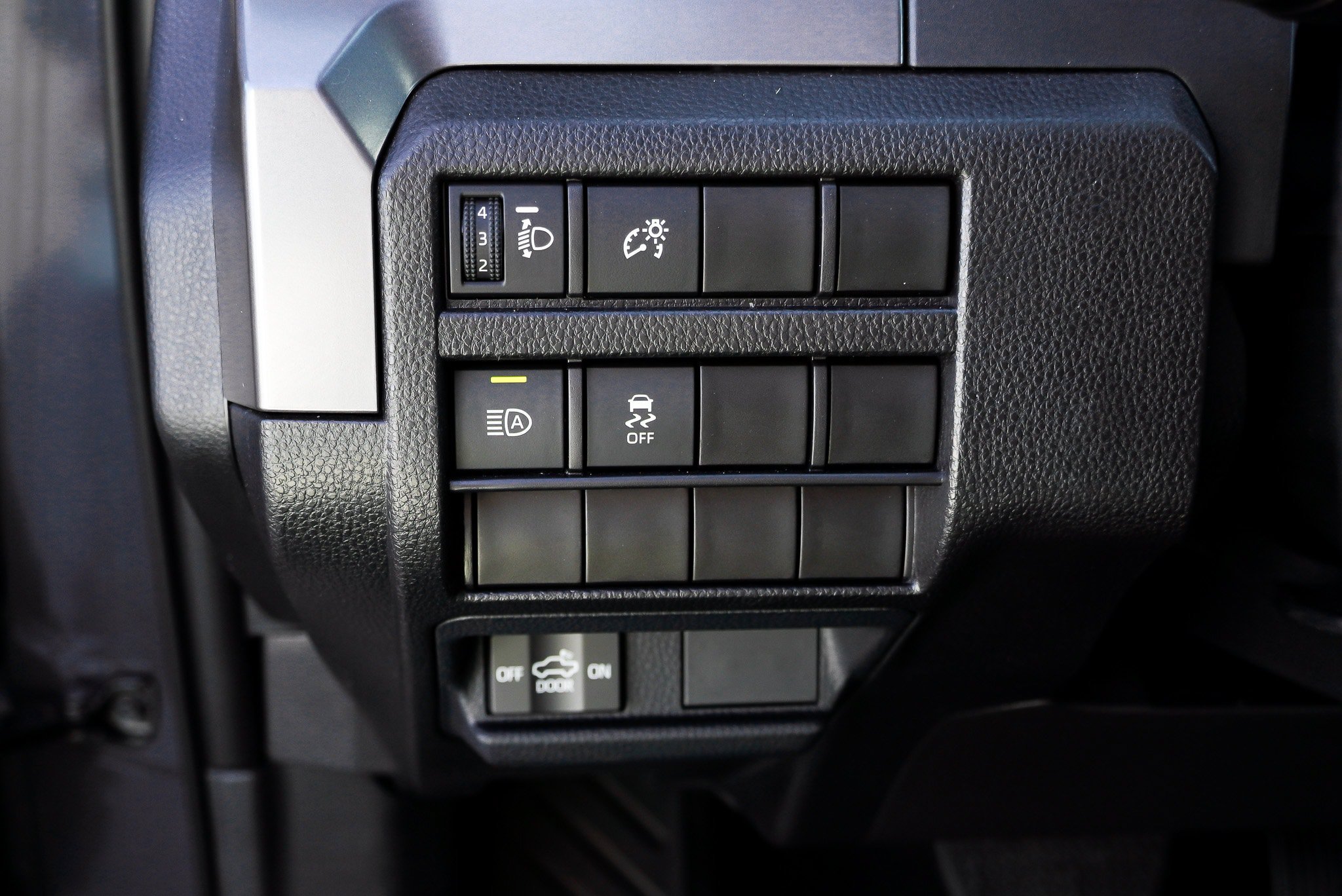 Certified 2025 Toyota Tacoma SR5 AWD/4WD image 18