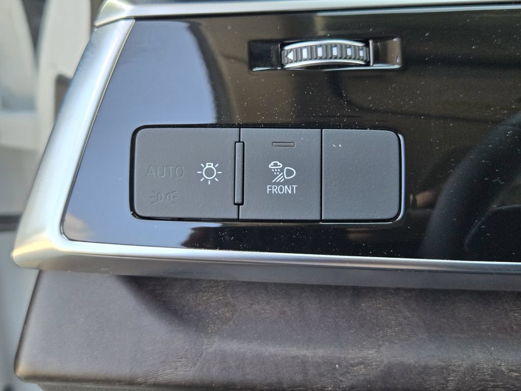 Certified 2023 Audi Q8 Premium Plus w/ Premium Plus Package AWD/4WD image 28