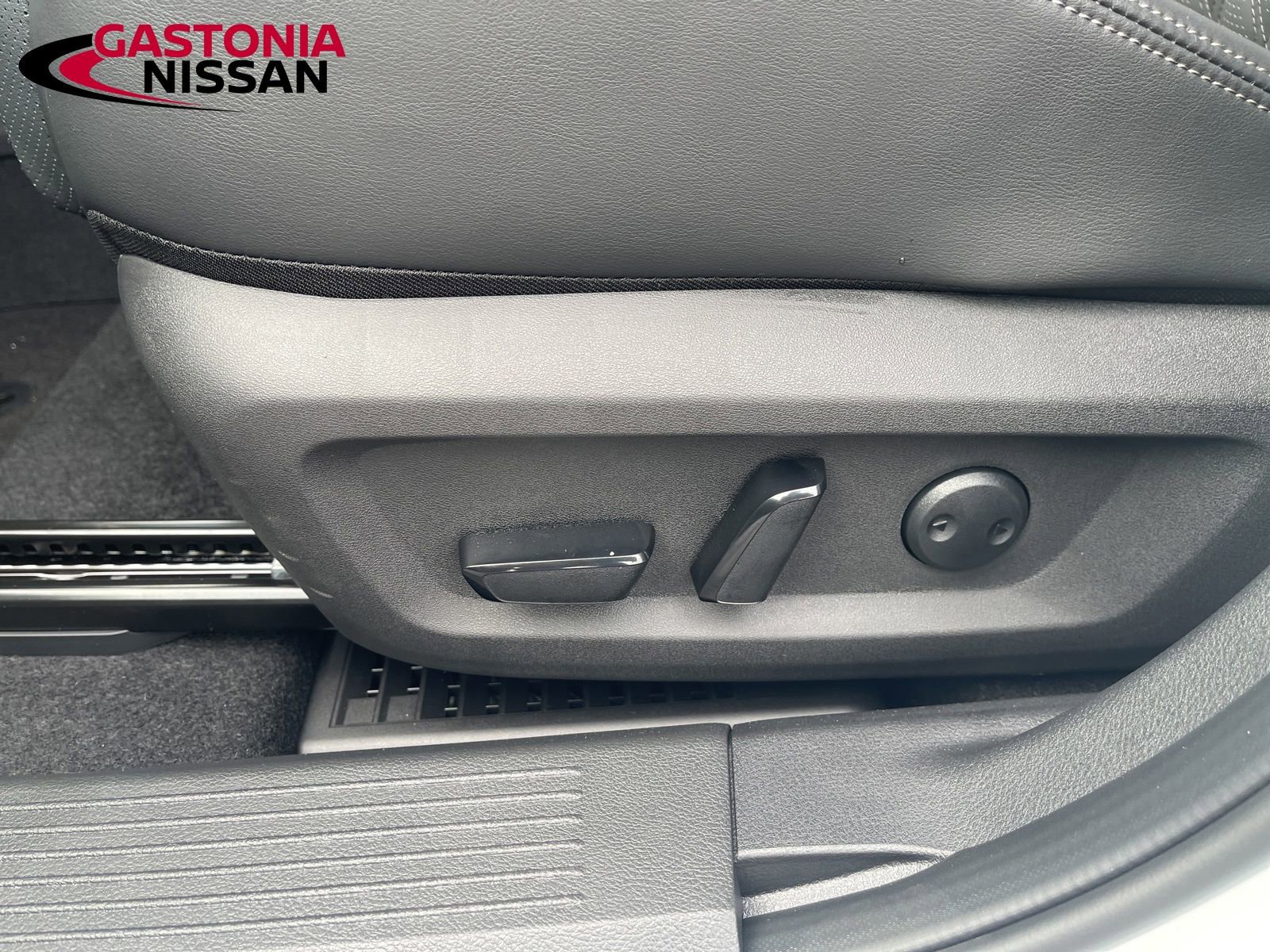 Used 2026 Nissan Rogue Platinum w/ Platinum Premium Package image 25