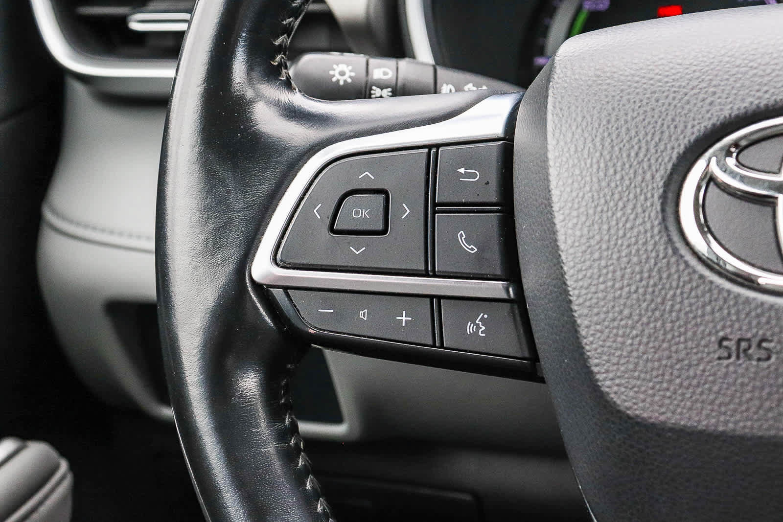Used 2021 Toyota Highlander XLE AWD/4WD image 22