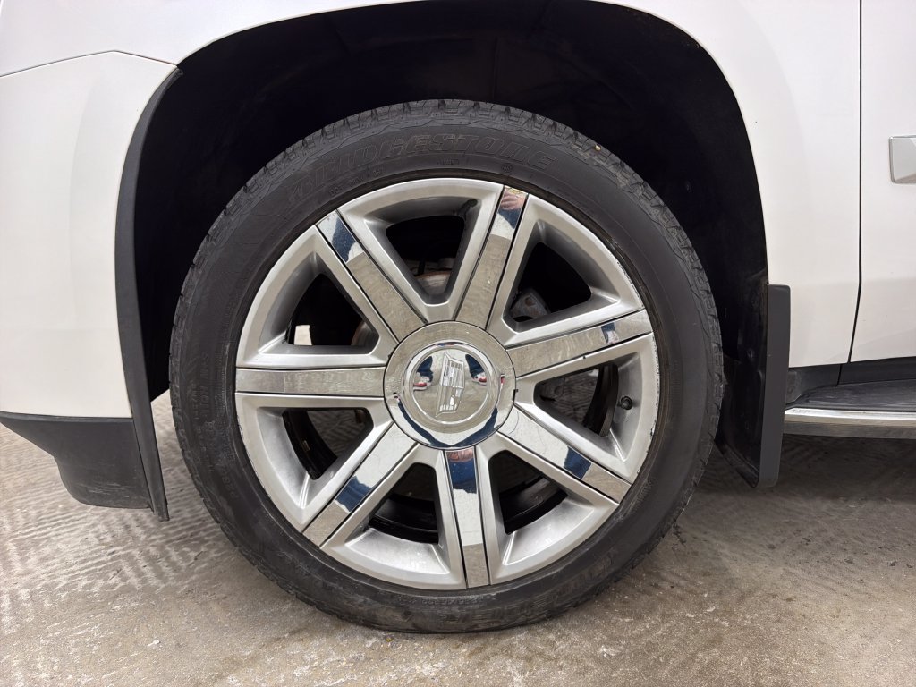 Used 2016 Cadillac Escalade ESV Luxury AWD/4WD image 13