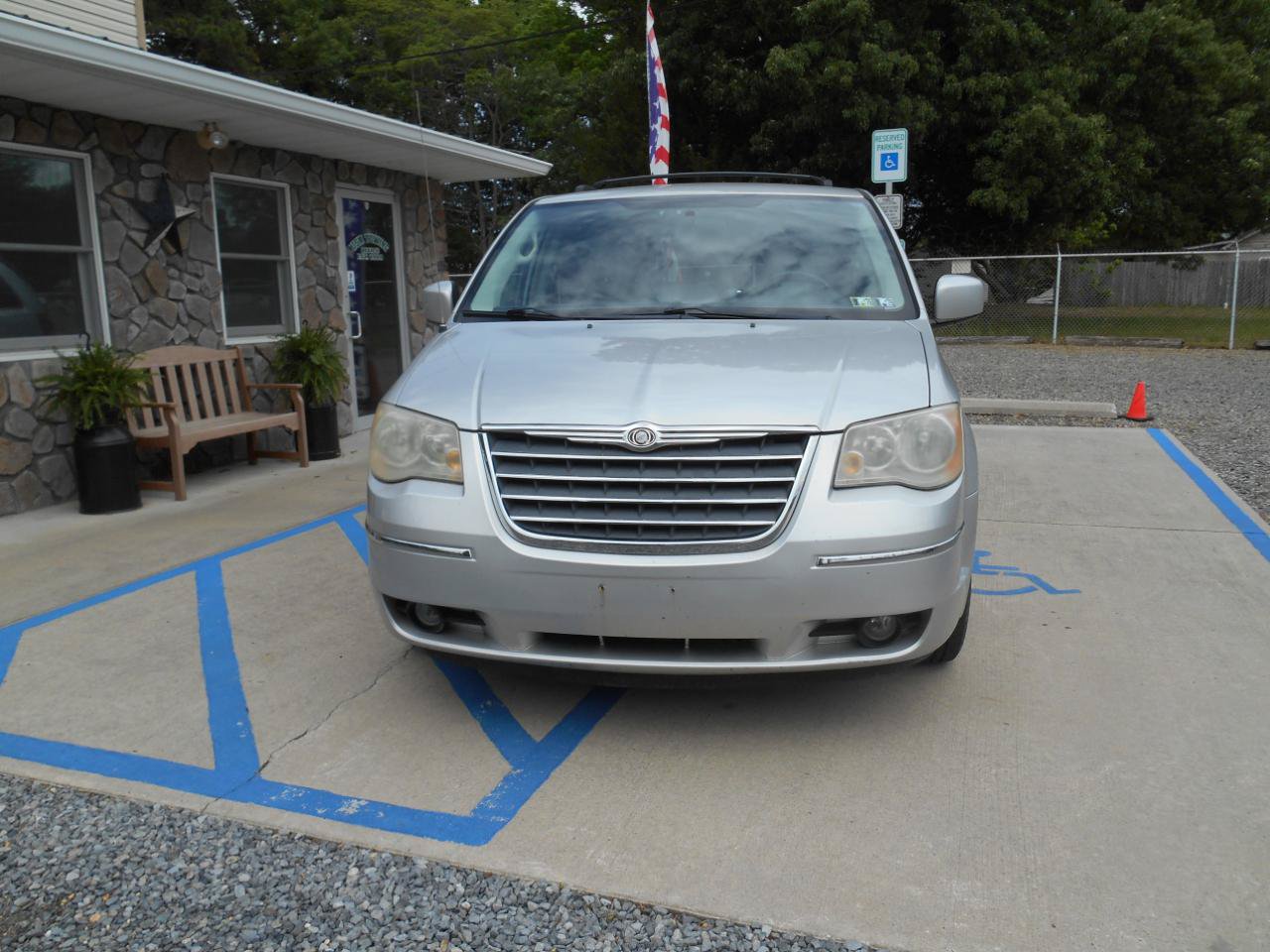 Used 2010 Chrysler Town & Country Touring FWD image 19