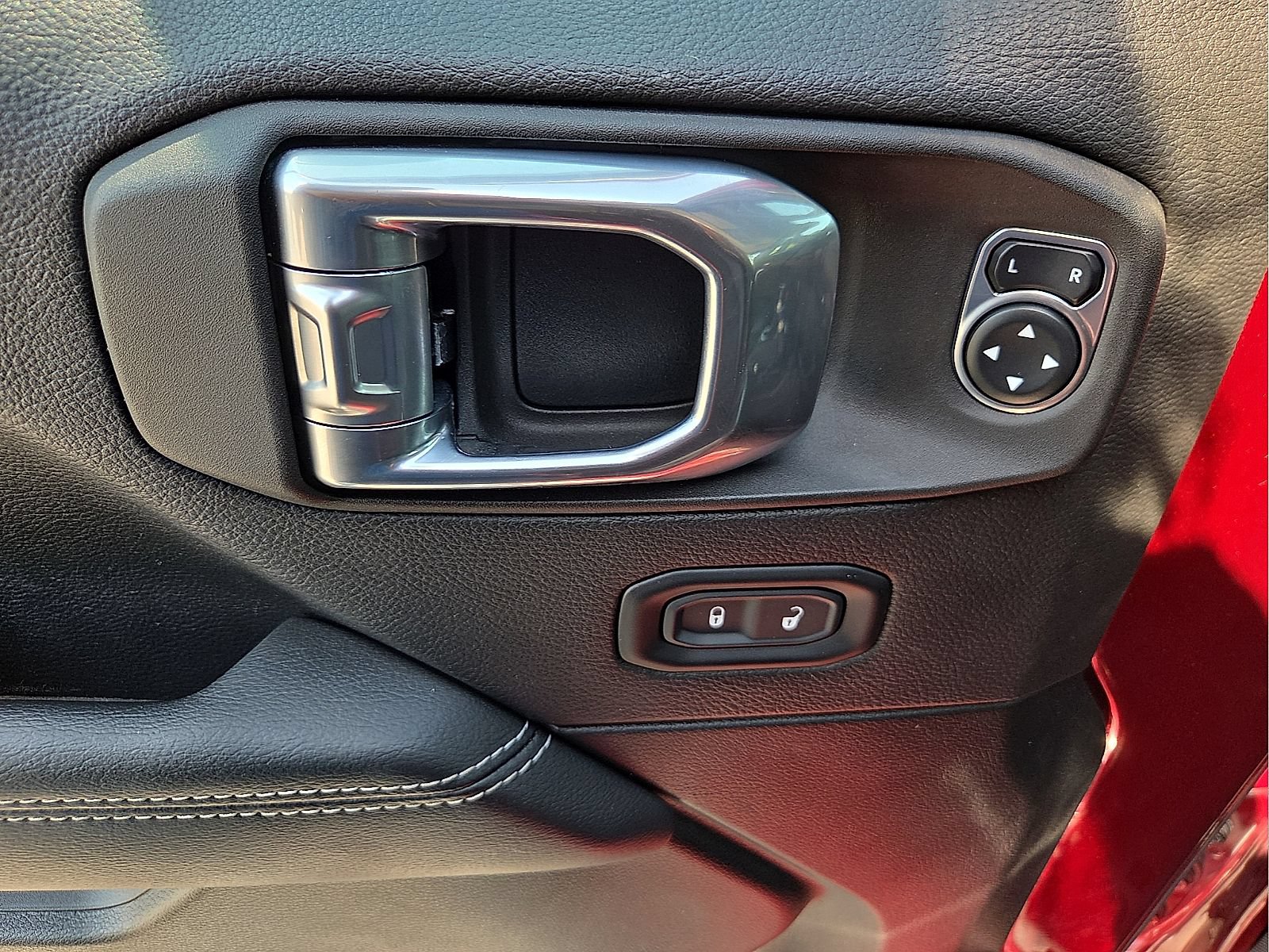 Used 2021 Jeep Wrangler Unlimited Sahara w/ Cold Weather Group AWD/4WD image 13
