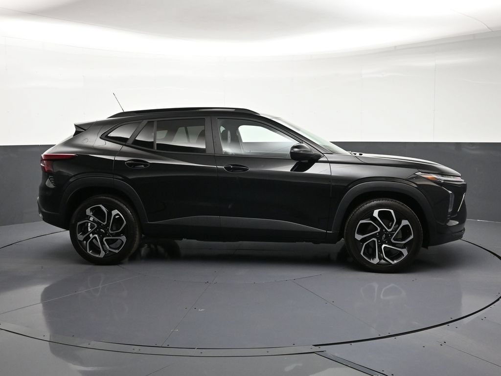Used 2024 Chevrolet Trax RS w/ Sunroof Package FWD image 6