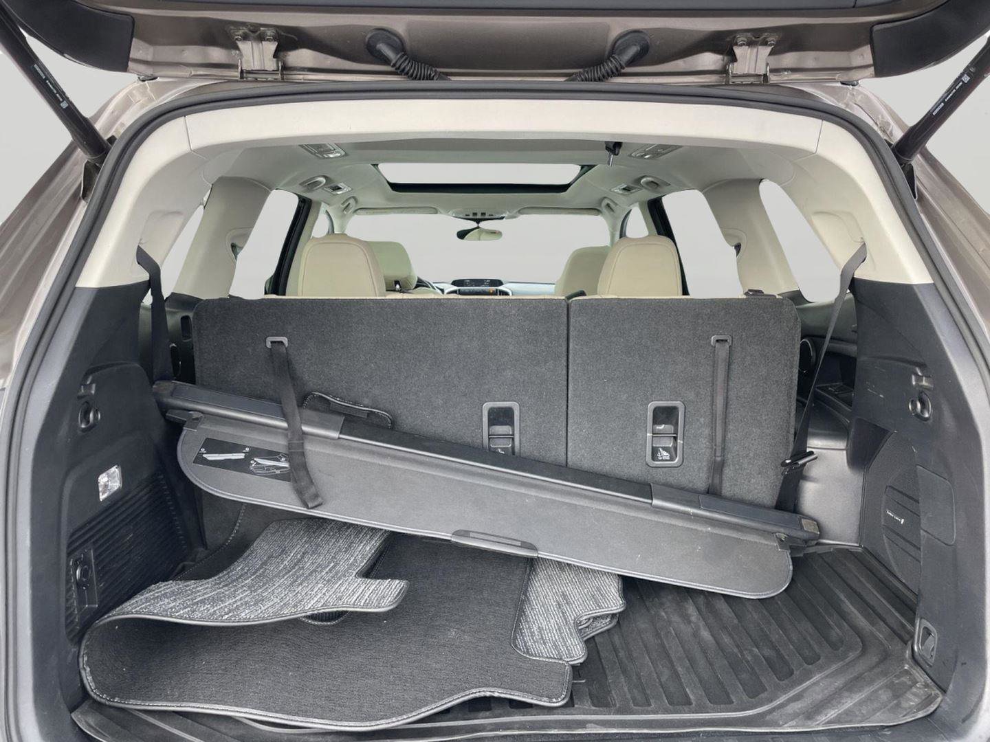 Used 2022 Subaru Ascent Limited w/ Technology Package image 9