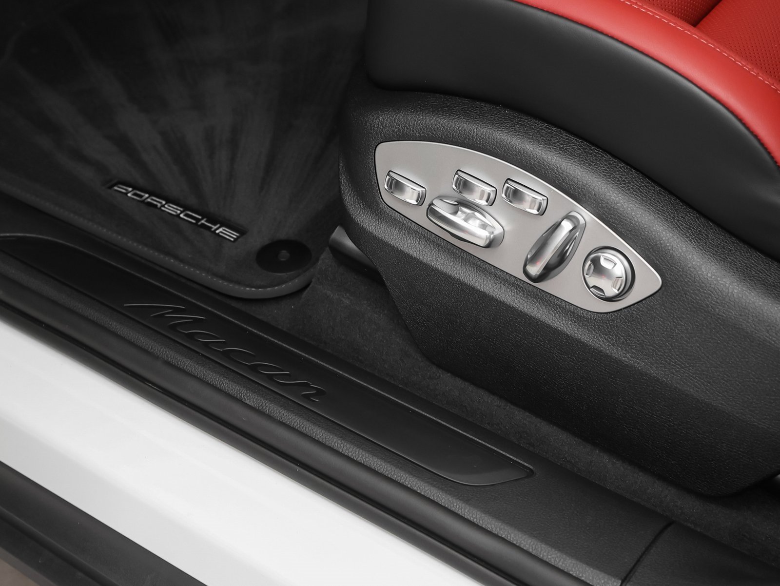 Used 2025 Porsche Macan image 27