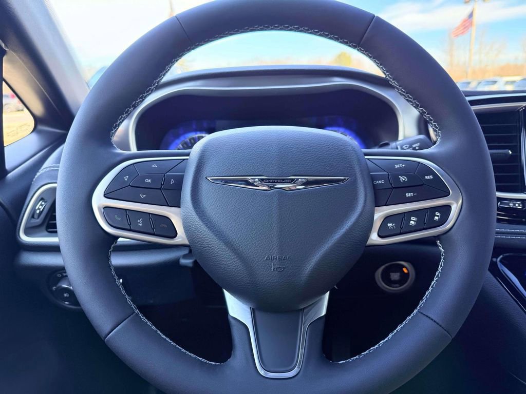 New 2026 Chrysler Pacifica Select AWD/4WD image 15