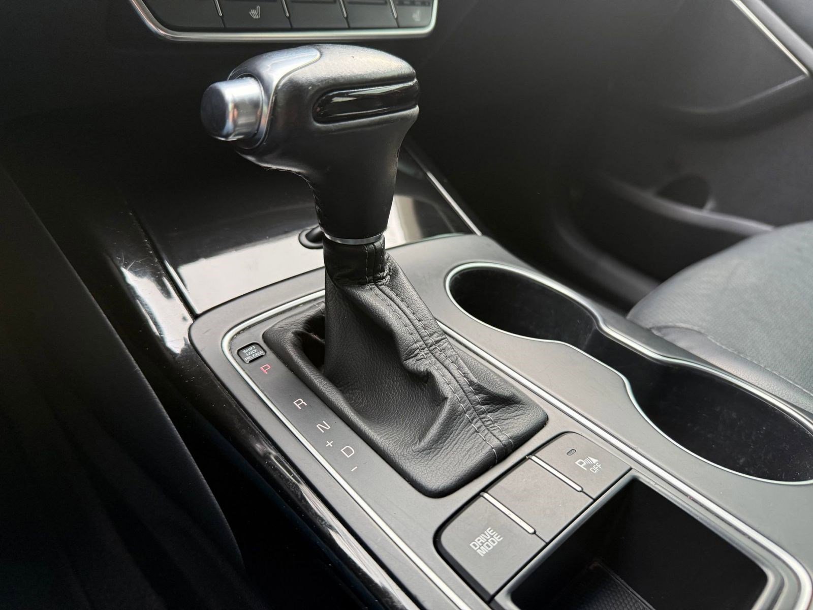 Used 2016 Kia Sorento SX image 16