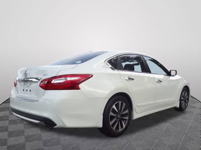 Used 2016 Nissan Altima 2.5 SV FWD image 3