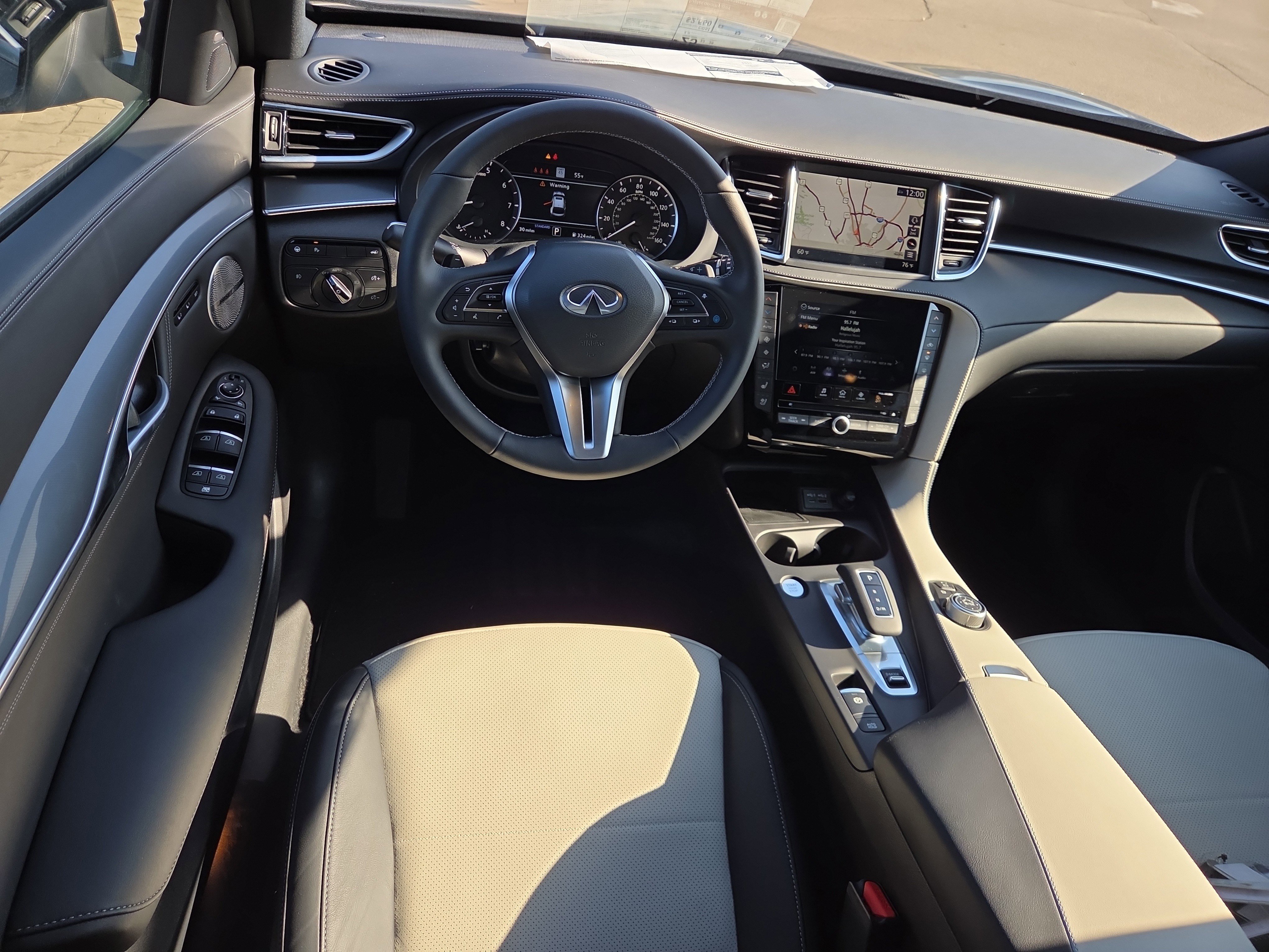 Used 2025 INFINITI QX55 Essential image 8