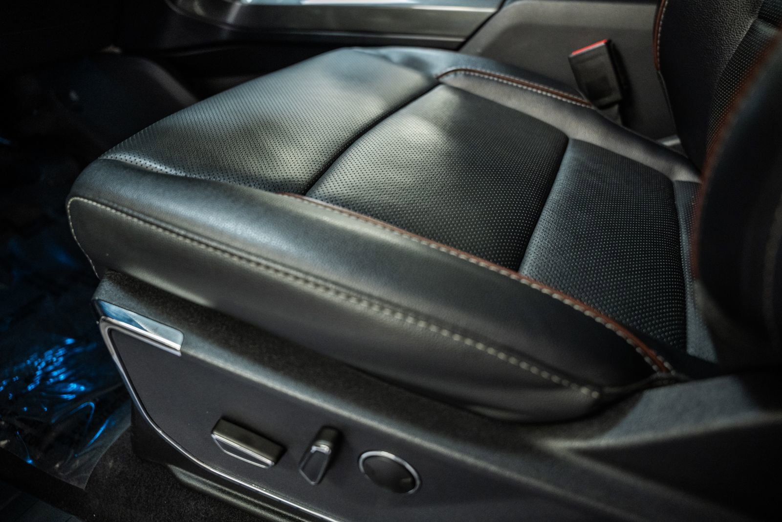 Certified 2023 Ford F150 Lariat w/ Equipment Group 502A High image 47