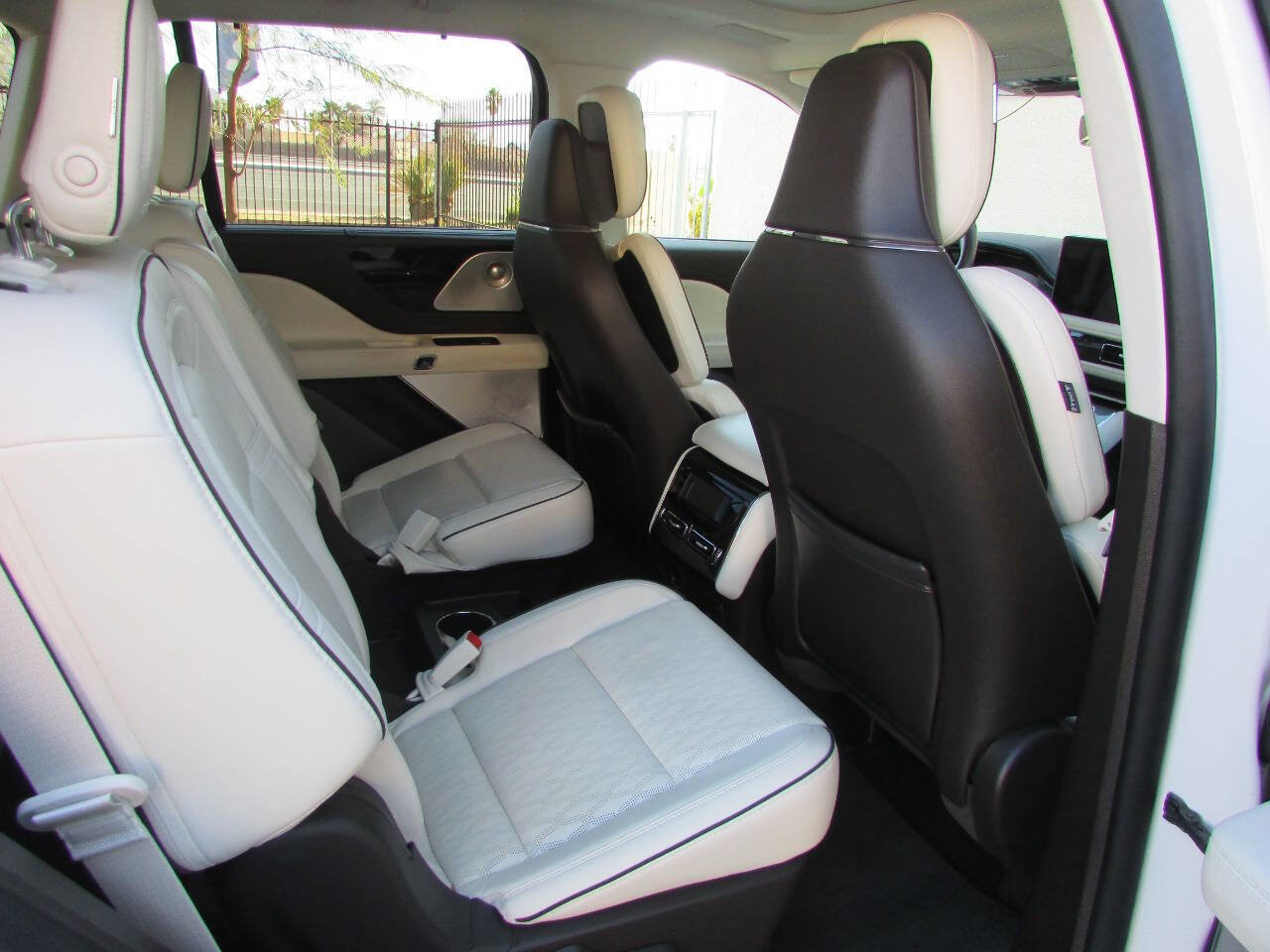 Used 2020 Lincoln Aviator Black Label Grand Touring w/ Class IV Trailer Tow Package image 19