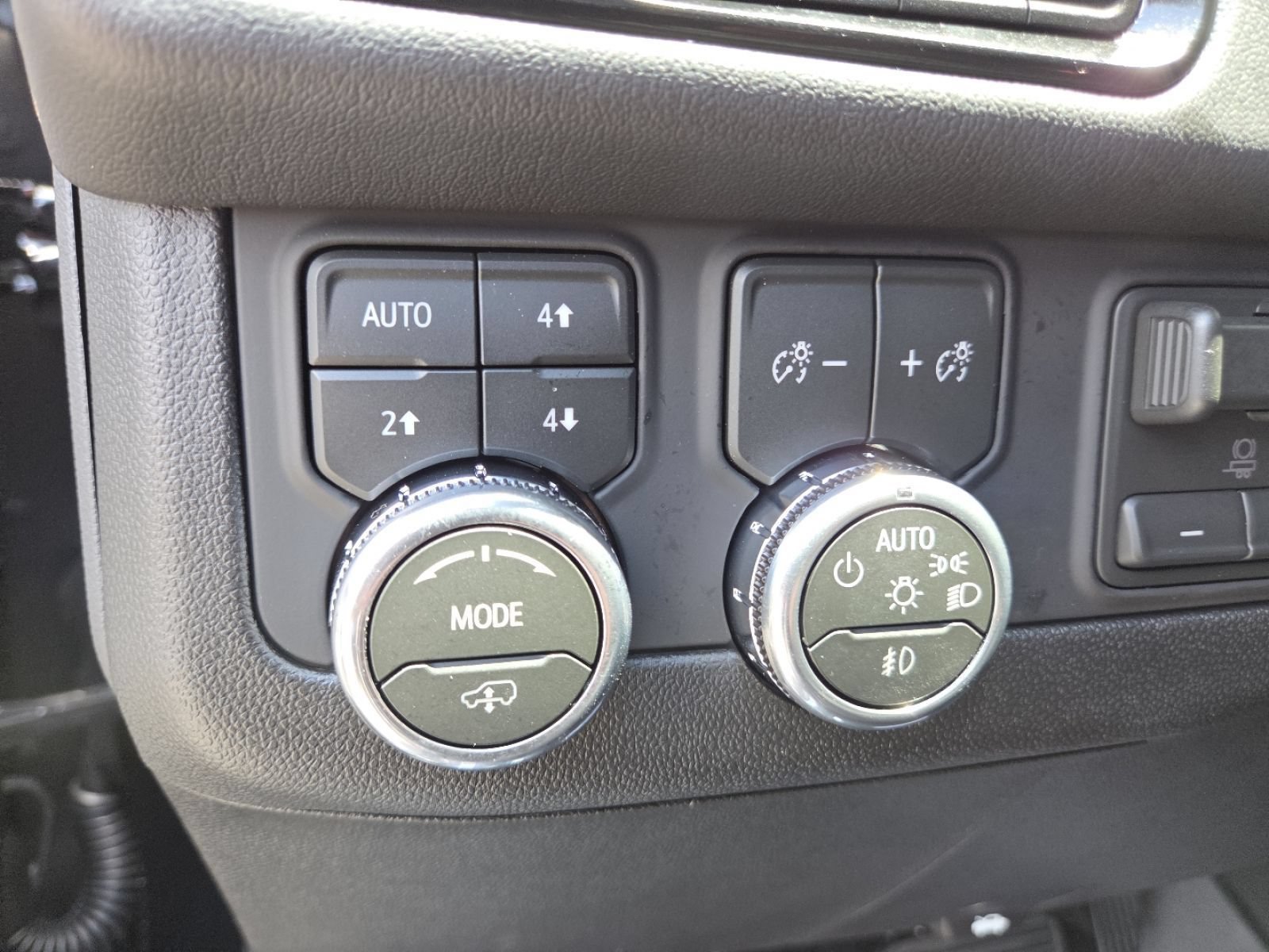 New 2026 GMC Yukon XL Denali w/ Denali Reserve Package AWD/4WD image 6