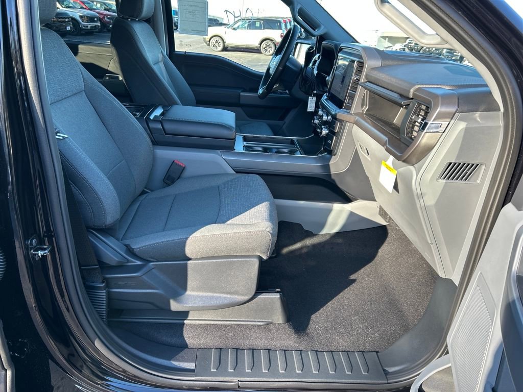 New 2025 Ford F150 XLT w/ Equipment Group 301A Standard image 17