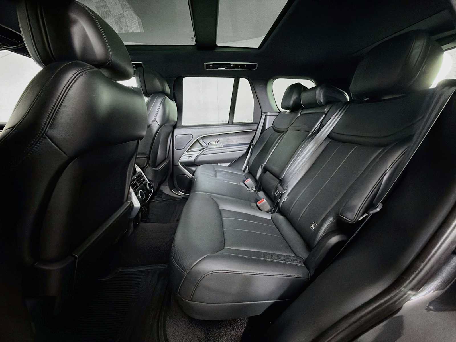 Used 2023 Land Rover Range Rover SE AWD/4WD image 22