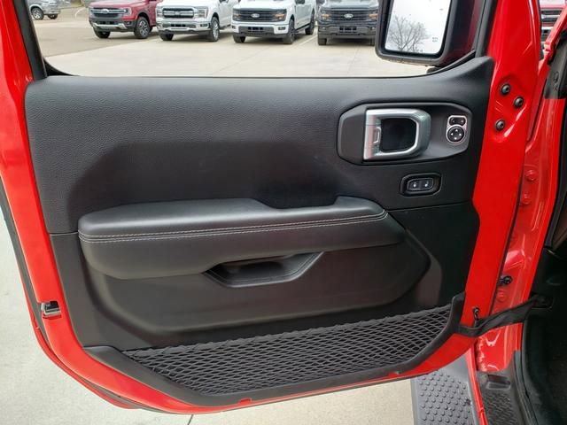 Used 2021 Jeep Wrangler Unlimited Sahara AWD/4WD image 11