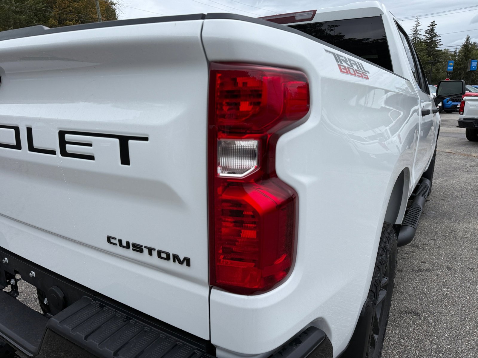 New 2026 Chevrolet Silverado 1500 Custom Trail Boss w/ LPO, Dark Essentials Package image 16