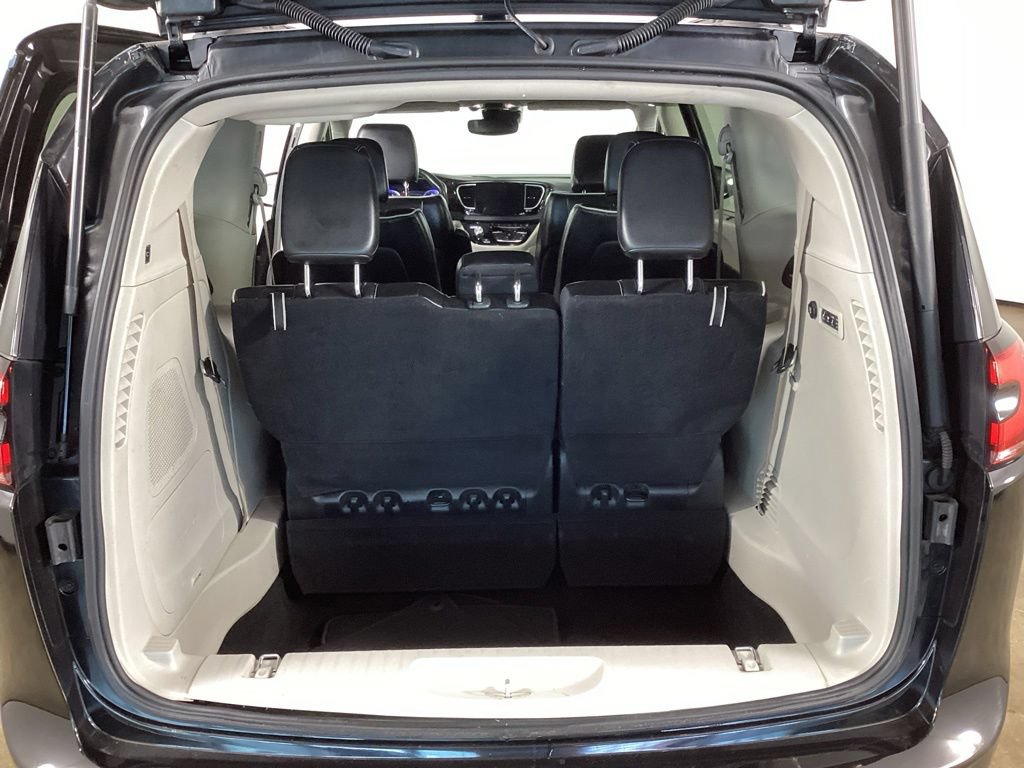 Used 2022 Chrysler Pacifica Limited FWD image 33