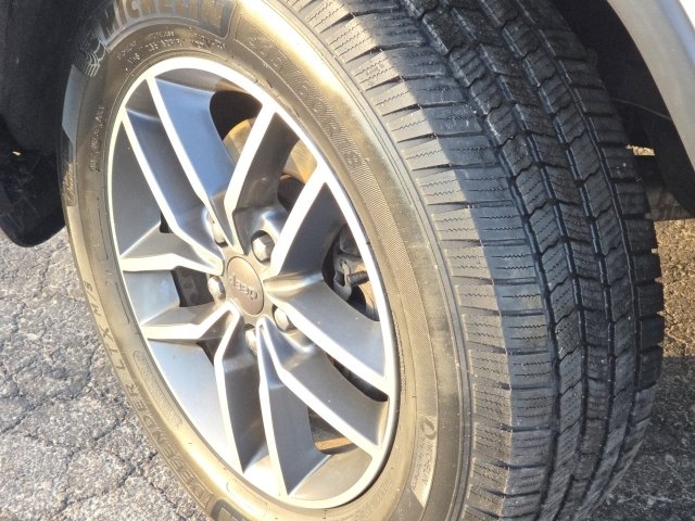 Used 2019 Jeep Grand Cherokee Limited image 11