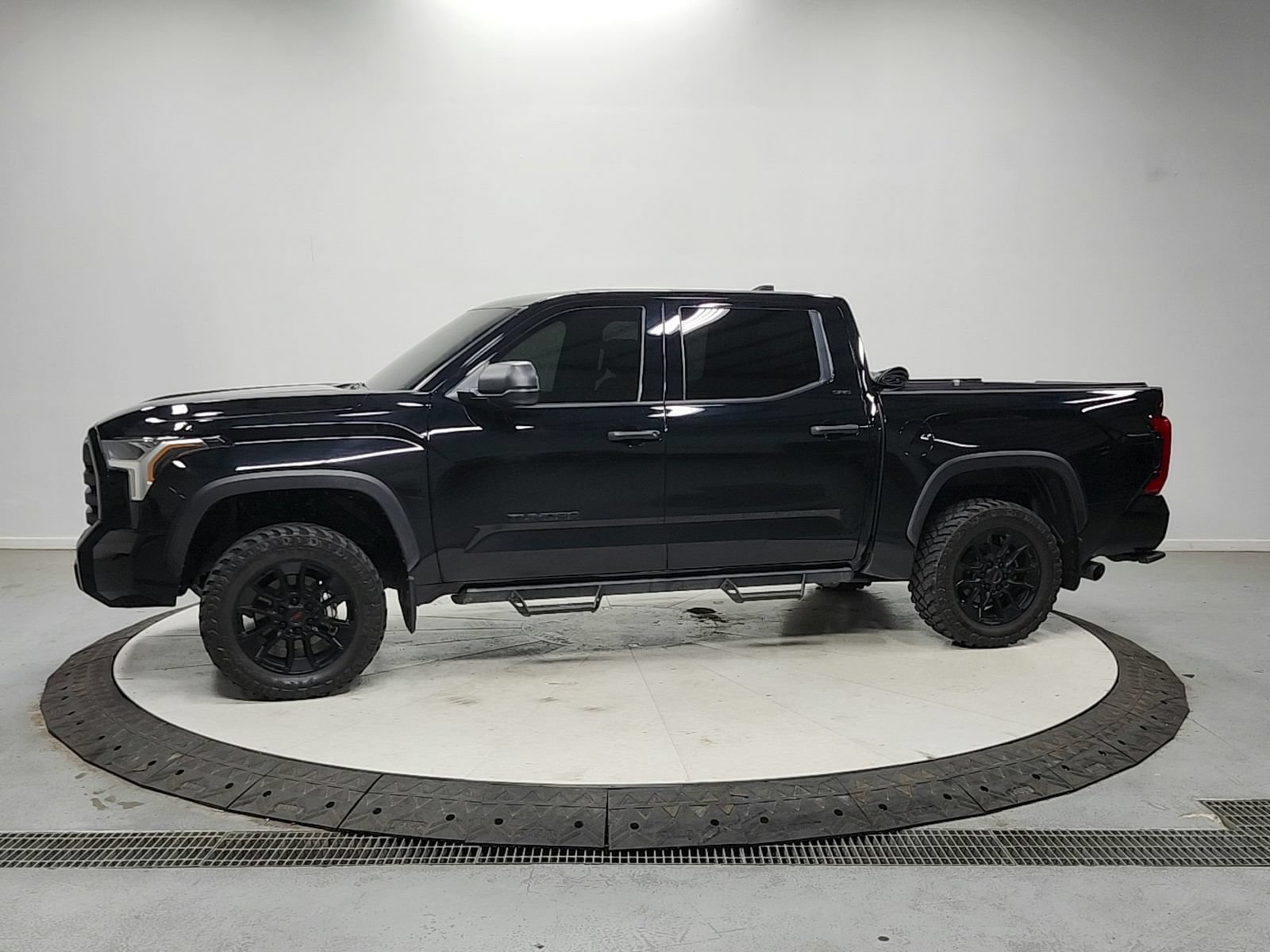 Used 2024 Toyota Tundra SR5 AWD/4WD image 4