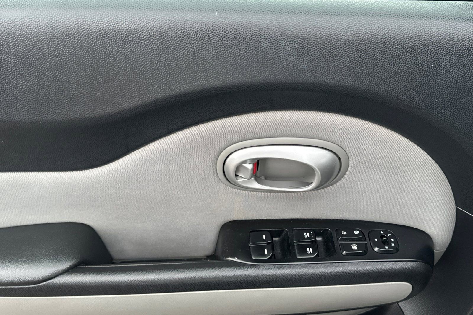 Used 2014 Kia Soul + FWD image 11