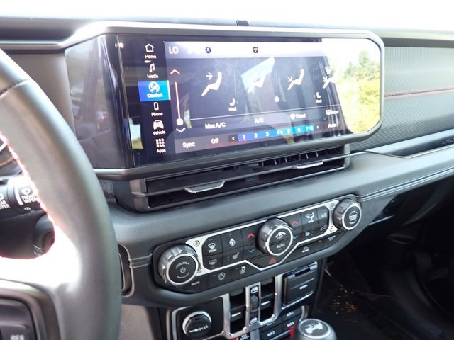 Certified 2024 Jeep Wrangler Unlimited Rubicon w/ Convenience Group image 23