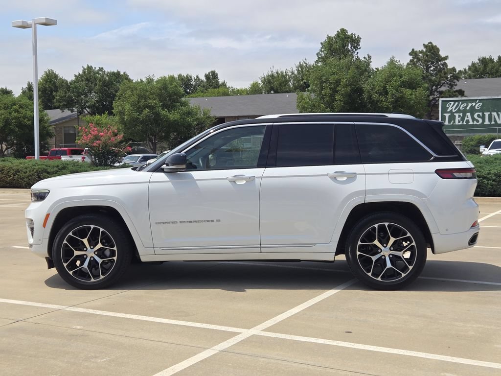 Used 2024 Jeep Grand Cherokee Summit AWD/4WD image 4