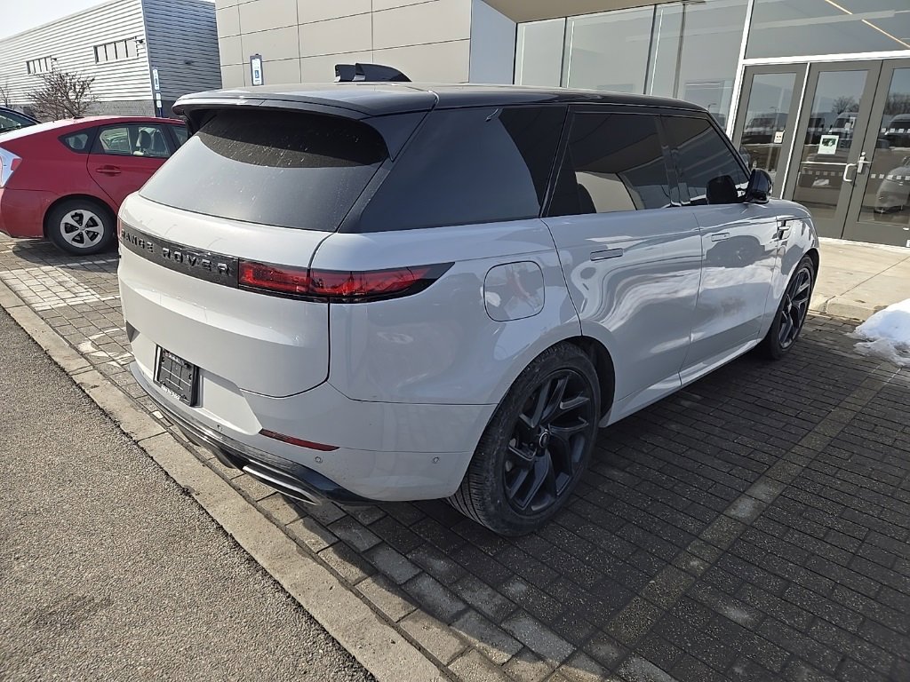 Used 2025 Land Rover Range Rover Sport Dynamic SE image 5