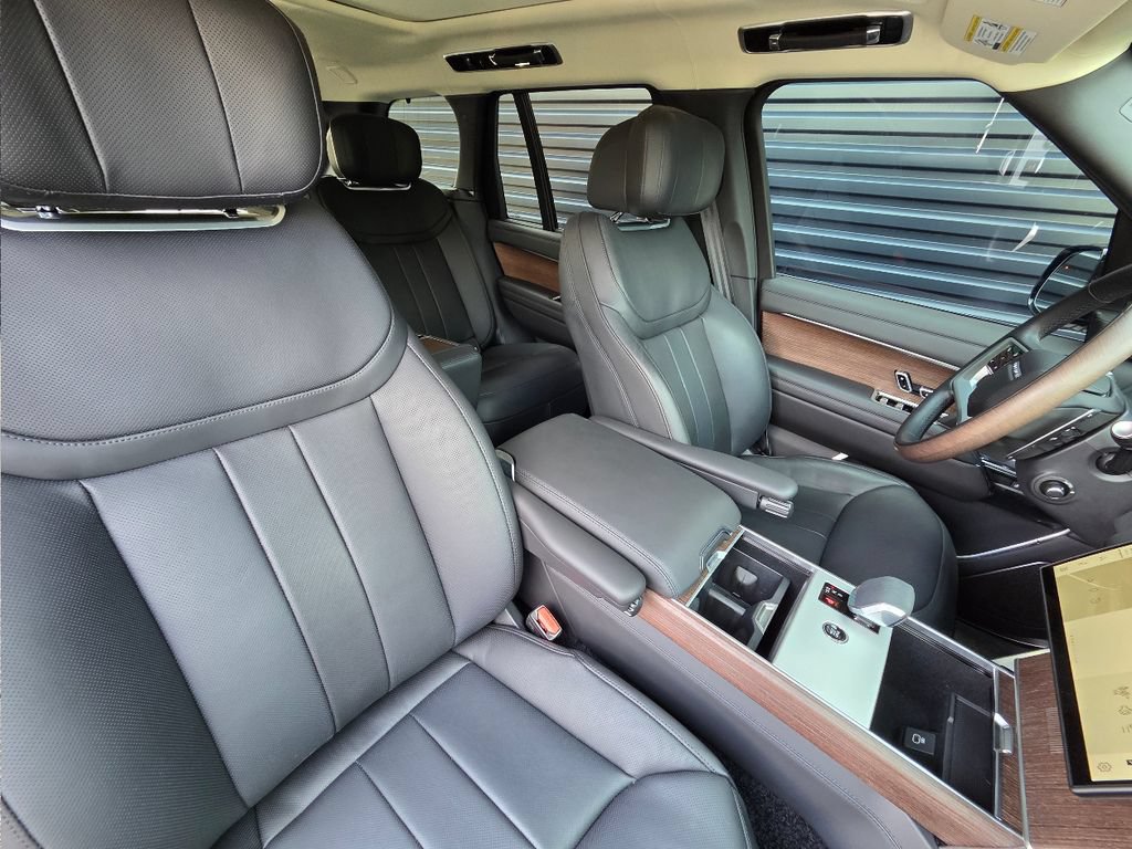 Used 2025 Land Rover Range Rover Autobiography AWD/4WD image 18