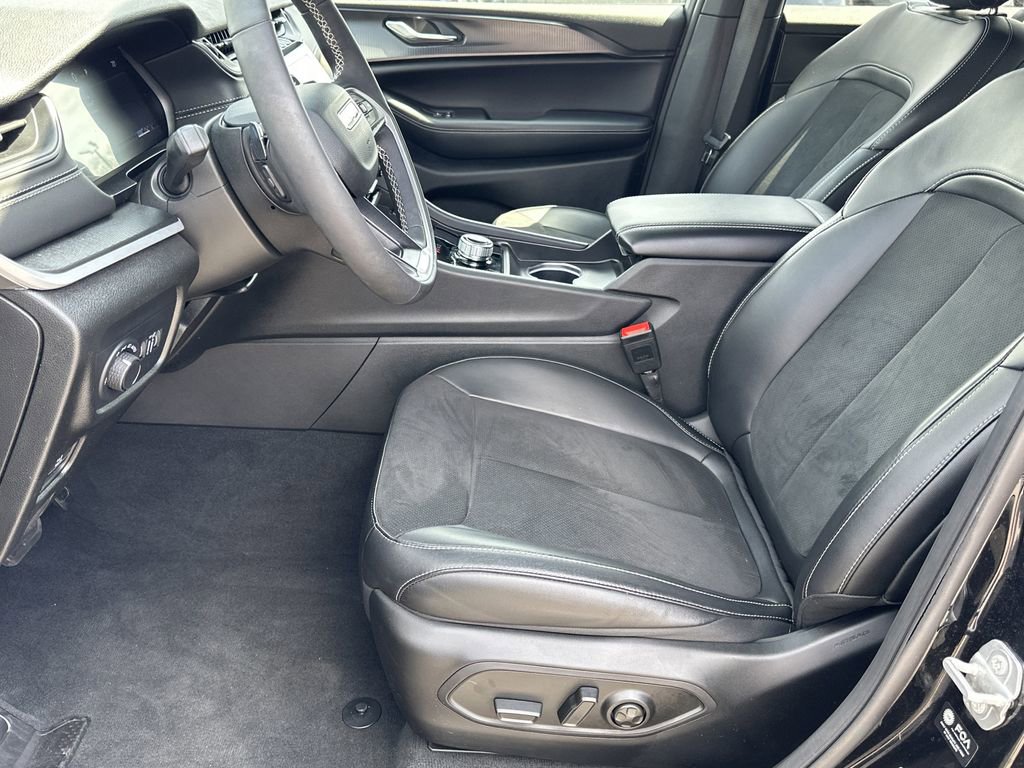 Certified 2025 Jeep Grand Cherokee Altitude image 14