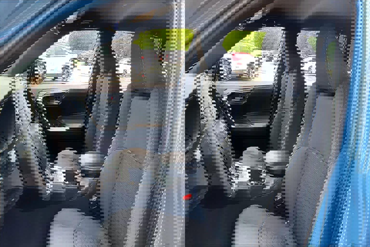 Used 2024 Toyota RAV4 SE image 8