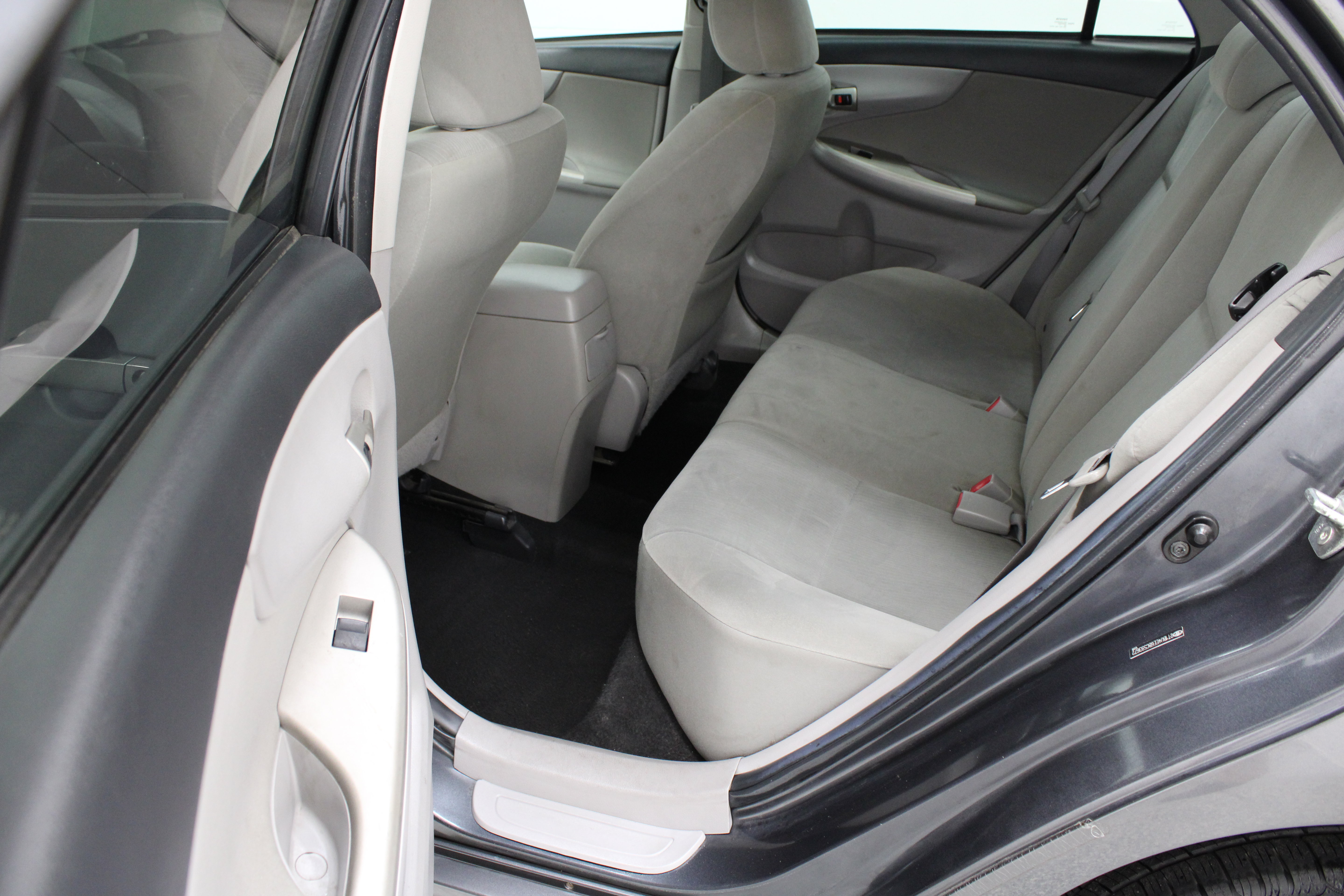 Used 2011 Toyota Corolla LE FWD image 24