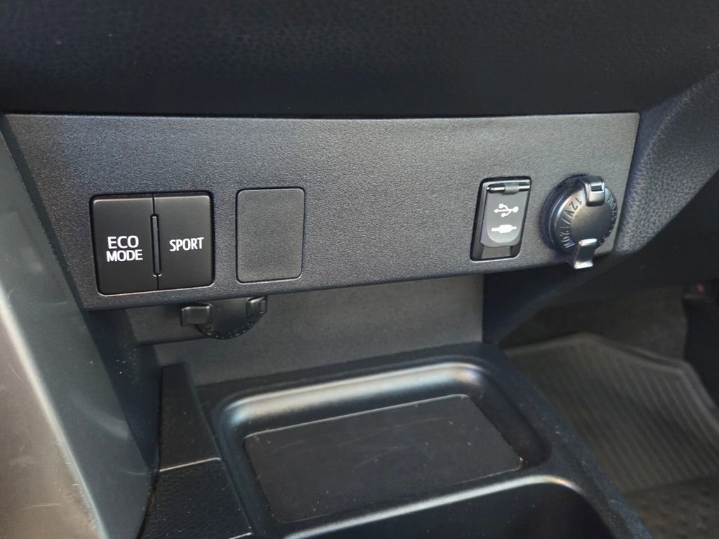 Used 2017 Toyota RAV4 LE image 21