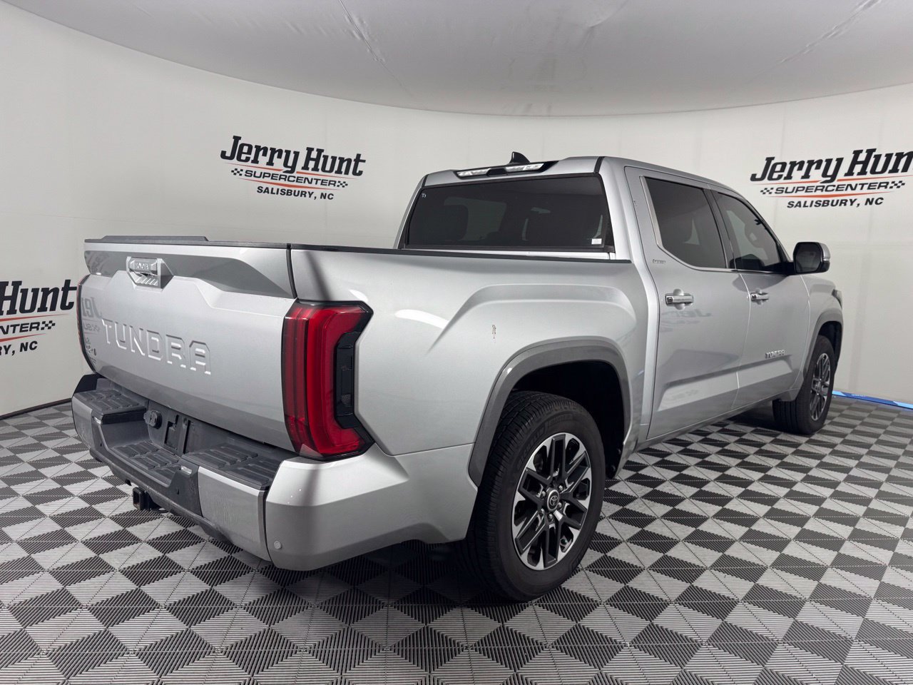 Used 2023 Toyota Tundra Limited w/ Power Package AWD/4WD image 7
