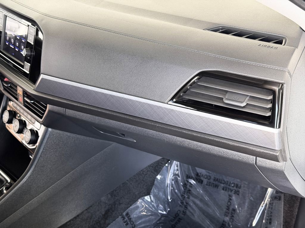 Used 2024 Volkswagen Jetta SE w/ Panoramic Sunroof Package FWD image 31