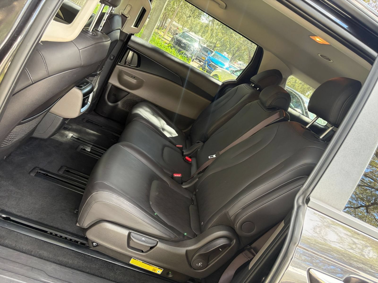Used 2026 Kia Carnival FWD image 27