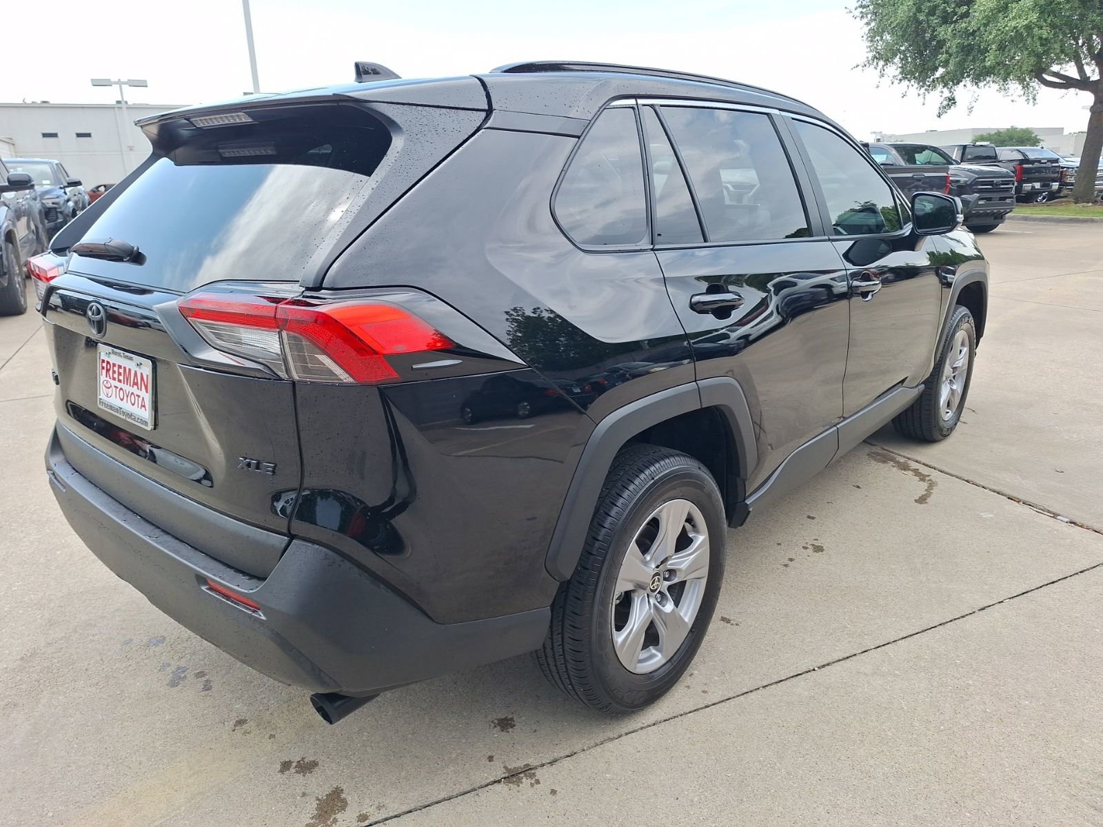 Used 2025 Toyota RAV4 XLE w/ Convenience Package FWD image 6